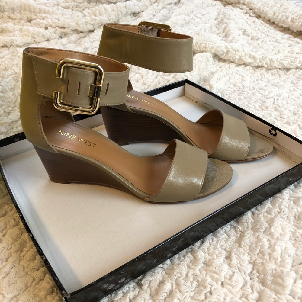Nine West ankle strap wedges- beige
